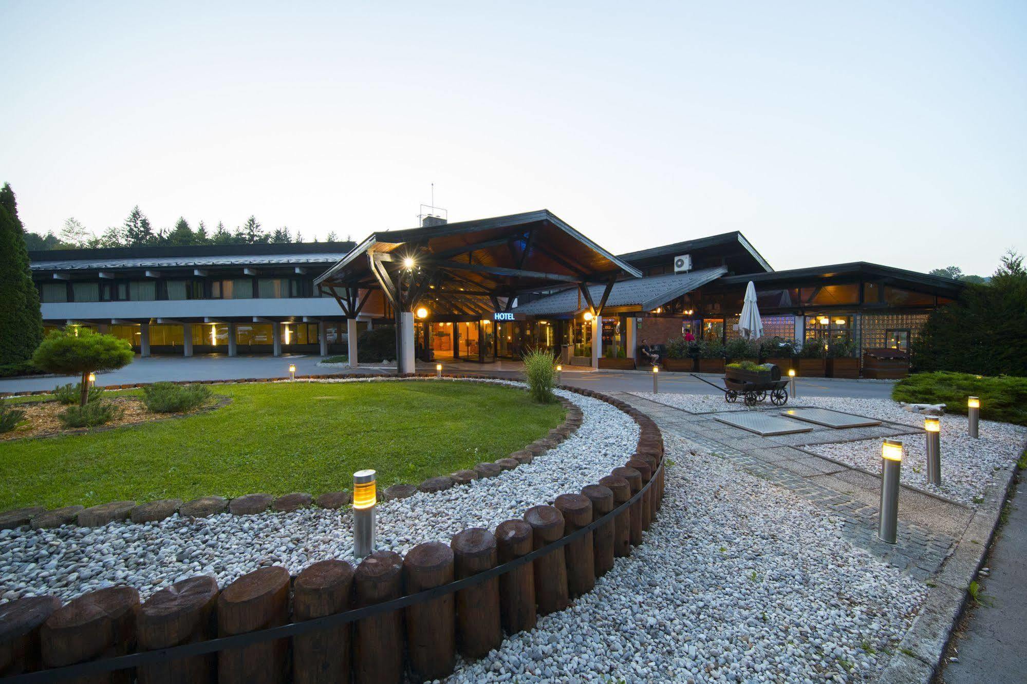 Hotel Grosuplje Exteriér fotografie